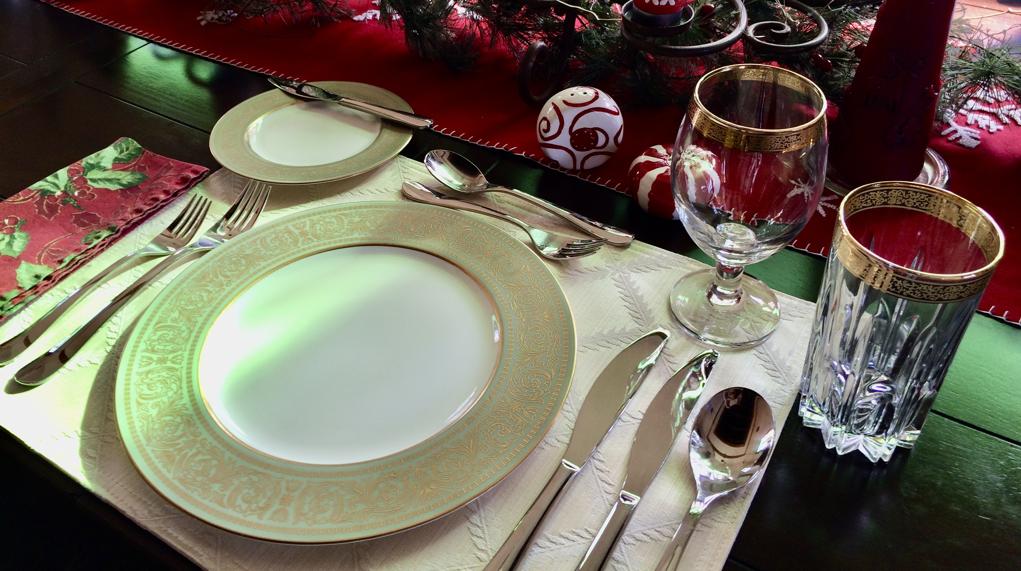 Setting Your Holiday Table