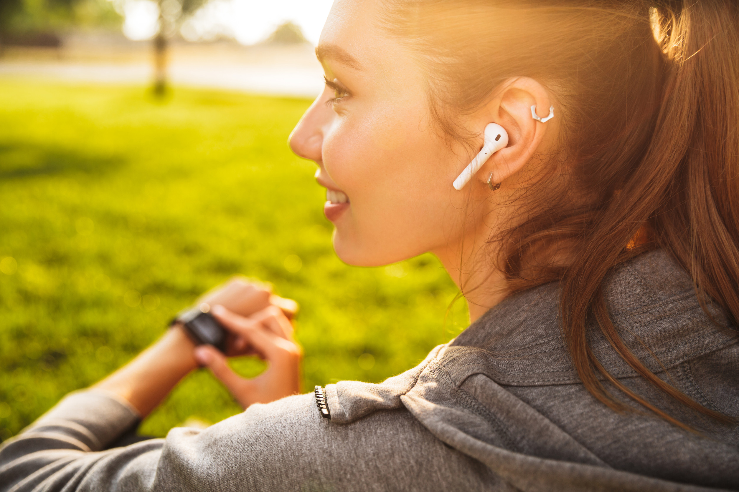 Modern Earbud Etiquette for Social and Professional Spaces